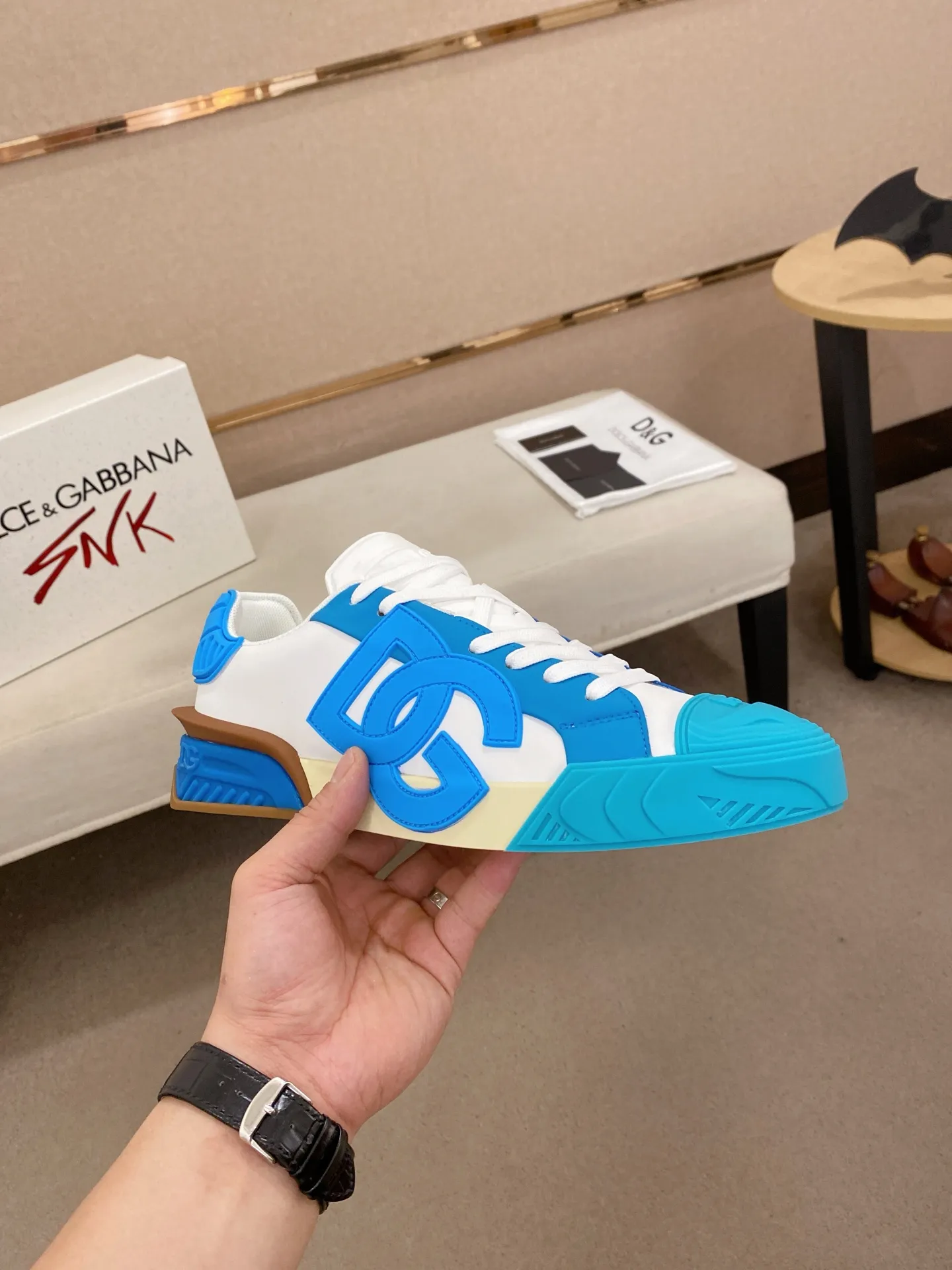 Men's shoes 💰: 660💰 (top quality) The latest sports style DG hot model recommendation, 👉 first launch of men's shoes 😻 I am really crazy about it, top design, impeccable comfort, absolute best-seller, imported cowhide upper, full cowhide lining🐂. Original replica, the latest cool outsole 💥👟Number of codes: 38-44 (45/custom-made, non-refundable)